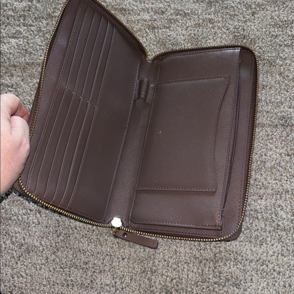 Elegant mauve Kate Spade Wallet - Picture 4 of 4